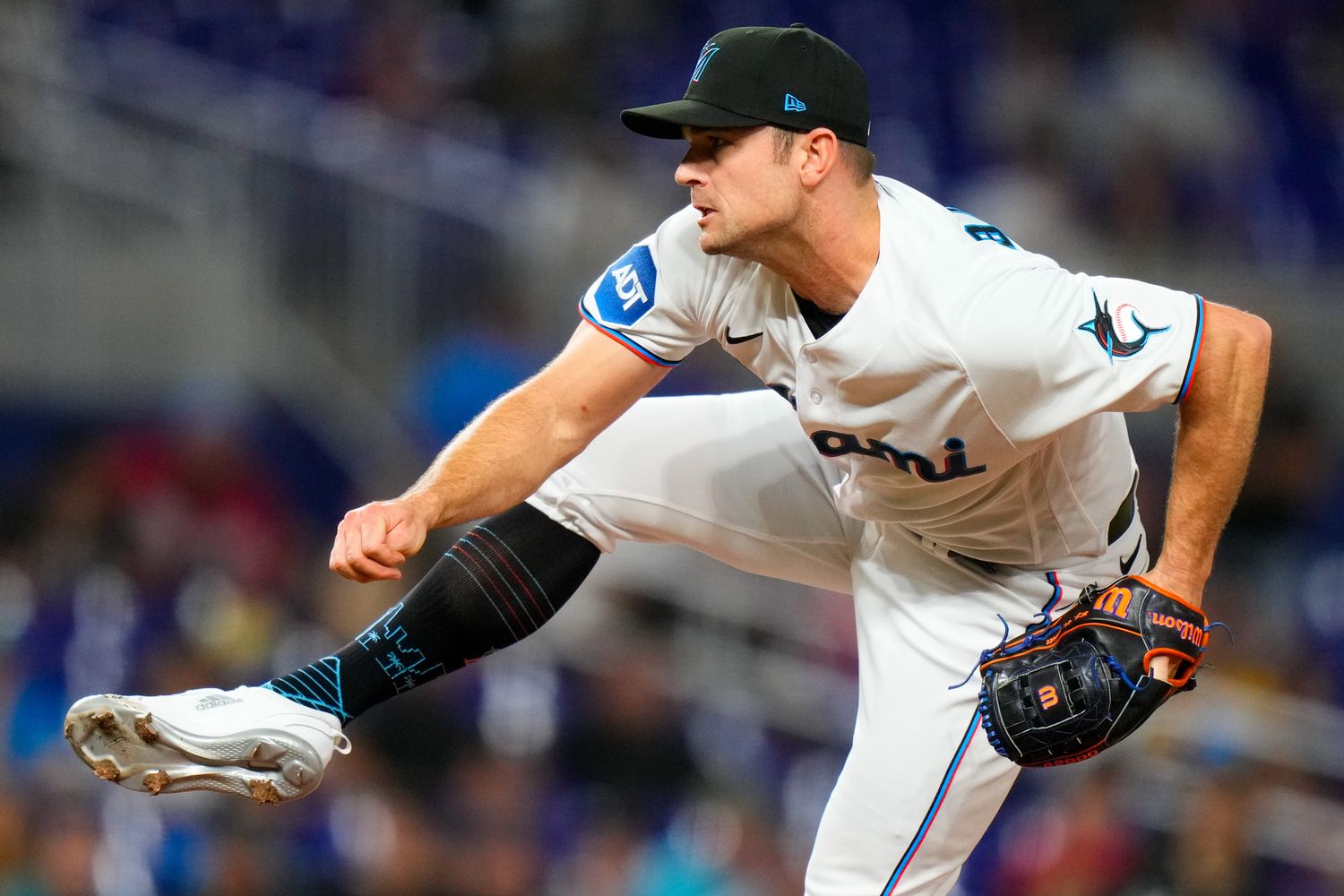 Former Miami Marlins reliever David Robertson signed a one-year, $10 million contract with the Texas Rangers with a $7 million mutual option in 2025.